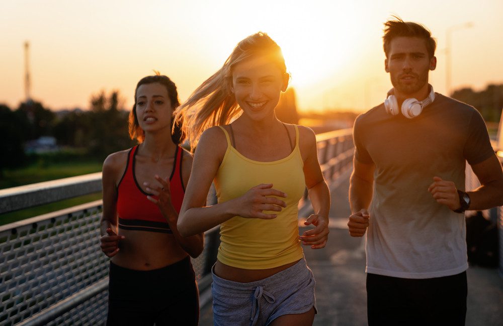 Gardez la forme à la fin de l'été grâce à une activité physique le matin !
