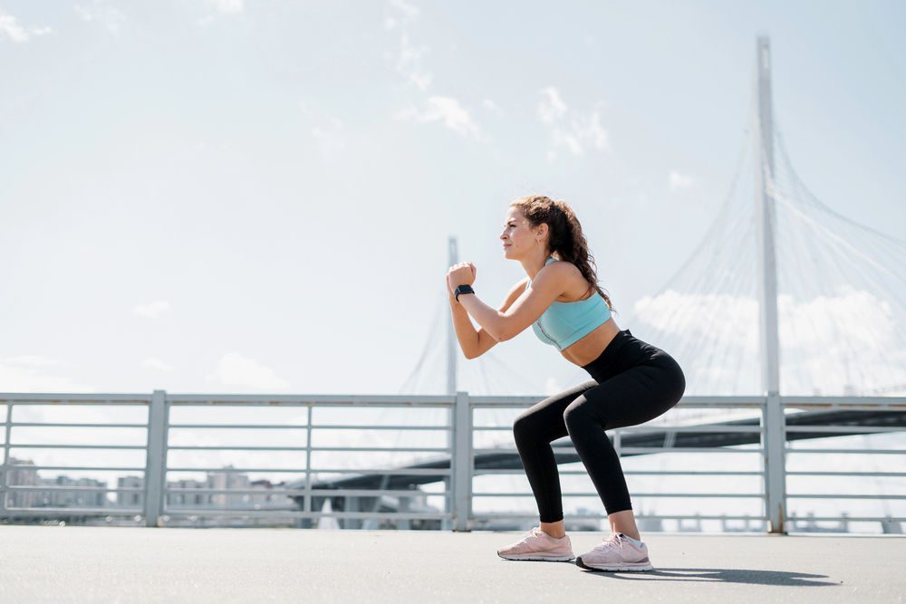 Les squats permettent de muscler les fessiers dans le bas du dos